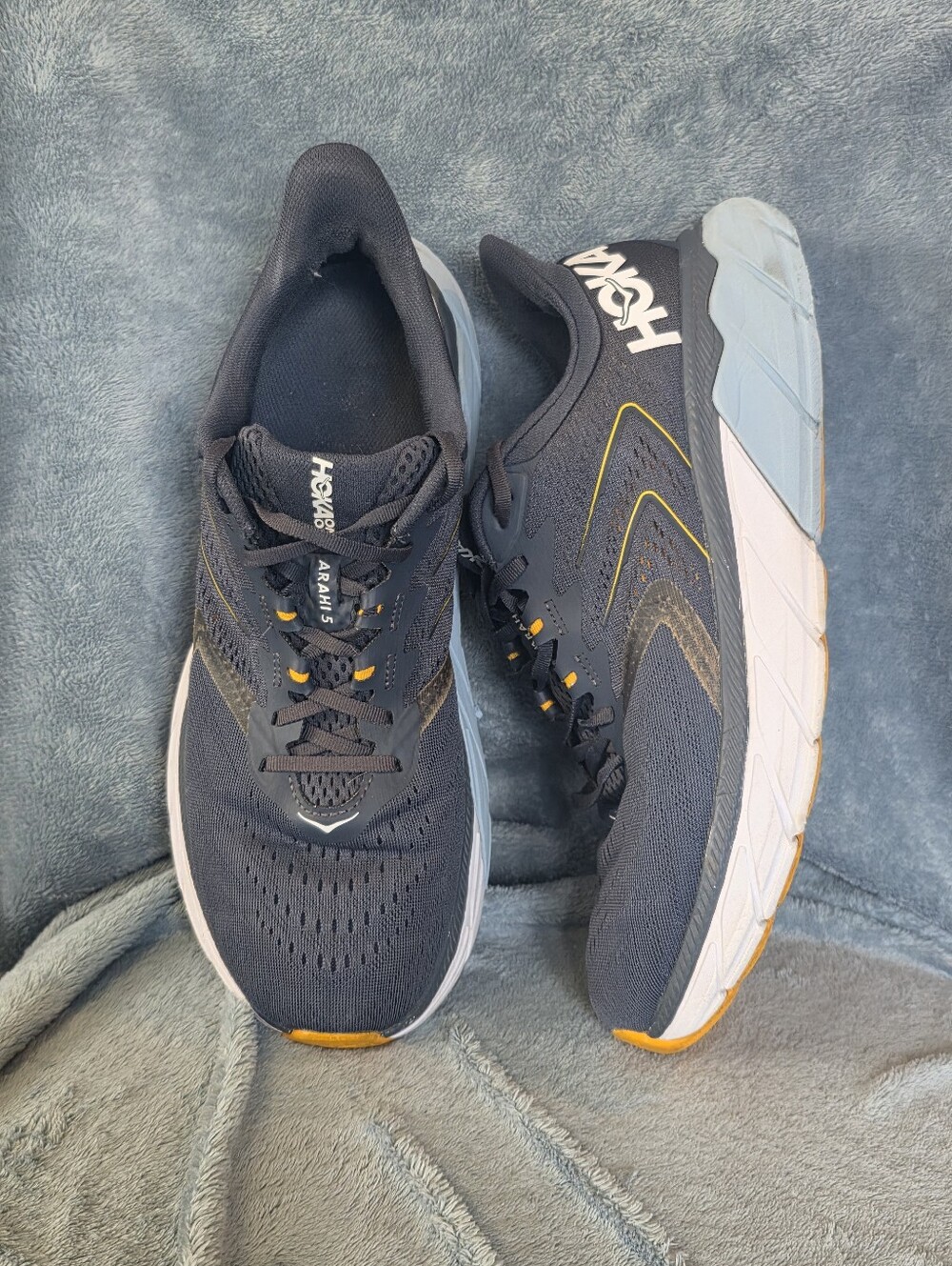 Hoka Arahi 5 Men's Running Shoes - Navy with Light Blue & Orange Accents